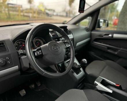 Черный Опель Зафира, объемом двигателя 1.7 л и пробегом 254 тыс. км за 7500 $, фото 5 на Automoto.ua