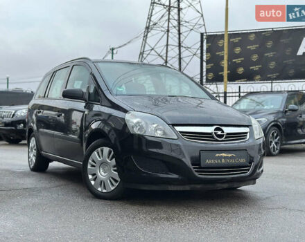 Черный Опель Зафира, объемом двигателя 1.6 л и пробегом 265 тыс. км за 6200 $, фото 2 на Automoto.ua