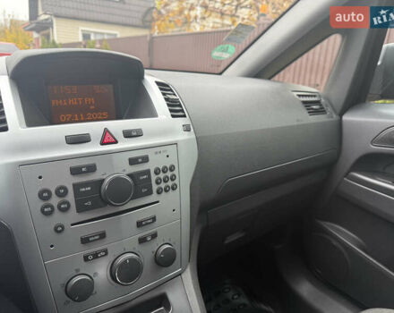 Черный Опель Зафира, объемом двигателя 1.6 л и пробегом 201 тыс. км за 7100 $, фото 28 на Automoto.ua