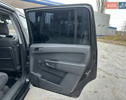 Черный Опель Зафира, объемом двигателя 1.91 л и пробегом 278 тыс. км за 6400 $, фото 31 на Automoto.ua