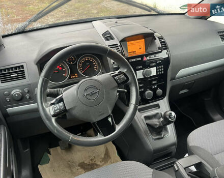 Черный Опель Зафира, объемом двигателя 1.7 л и пробегом 215 тыс. км за 6999 $, фото 9 на Automoto.ua