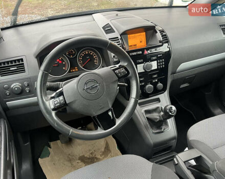 Черный Опель Зафира, объемом двигателя 1.7 л и пробегом 215 тыс. км за 6999 $, фото 8 на Automoto.ua