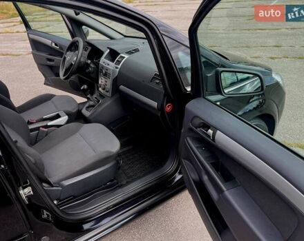 Черный Опель Зафира, объемом двигателя 1.8 л и пробегом 186 тыс. км за 7200 $, фото 20 на Automoto.ua