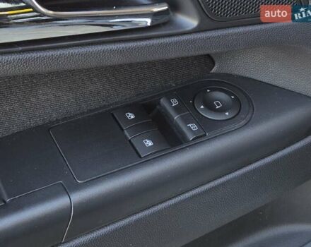 Черный Опель Зафира, объемом двигателя 2.2 л и пробегом 165 тыс. км за 8699 $, фото 36 на Automoto.ua