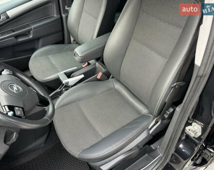 Черный Опель Зафира, объемом двигателя 1.9 л и пробегом 172 тыс. км за 8000 $, фото 19 на Automoto.ua