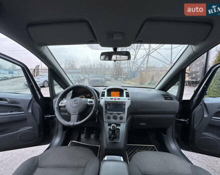 Черный Опель Зафира, объемом двигателя 1.6 л и пробегом 265 тыс. км за 6200 $, фото 18 на Automoto.ua