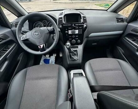 Чорний Опель Зафіра, об'ємом двигуна 1.8 л та пробігом 220 тис. км за 7000 $, фото 16 на Automoto.ua