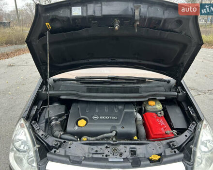 Черный Опель Зафира, объемом двигателя 1.91 л и пробегом 278 тыс. км за 6400 $, фото 41 на Automoto.ua