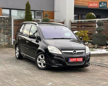 Черный Опель Зафира, объемом двигателя 1.9 л и пробегом 172 тыс. км за 8000 $, фото 4 на Automoto.ua