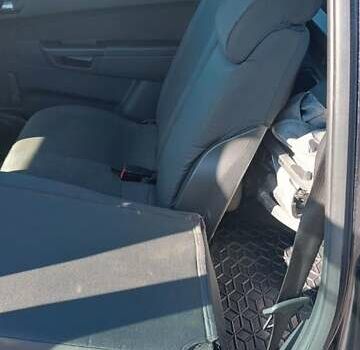 Черный Опель Зафира, объемом двигателя 1.7 л и пробегом 220 тыс. км за 7200 $, фото 14 на Automoto.ua