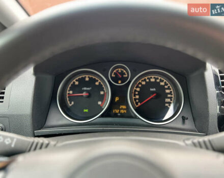 Черный Опель Зафира, объемом двигателя 1.9 л и пробегом 172 тыс. км за 8000 $, фото 16 на Automoto.ua