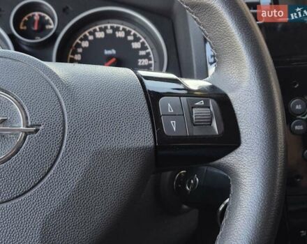 Черный Опель Зафира, объемом двигателя 2.2 л и пробегом 165 тыс. км за 8699 $, фото 41 на Automoto.ua