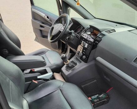 Черный Опель Зафира, объемом двигателя 1.7 л и пробегом 256 тыс. км за 6000 $, фото 5 на Automoto.ua