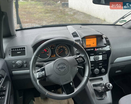 Черный Опель Зафира, объемом двигателя 1.7 л и пробегом 215 тыс. км за 6999 $, фото 10 на Automoto.ua