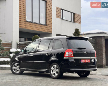 Черный Опель Зафира, объемом двигателя 1.9 л и пробегом 172 тыс. км за 8000 $, фото 6 на Automoto.ua