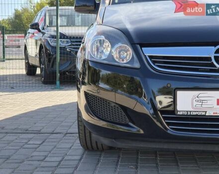 Черный Опель Зафира, объемом двигателя 2.2 л и пробегом 165 тыс. км за 8699 $, фото 5 на Automoto.ua