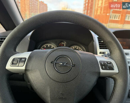 Черный Опель Зафира, объемом двигателя 1.6 л и пробегом 201 тыс. км за 7000 $, фото 15 на Automoto.ua