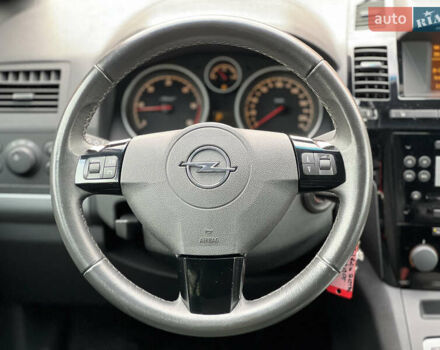 Черный Опель Зафира, объемом двигателя 1.9 л и пробегом 172 тыс. км за 8000 $, фото 17 на Automoto.ua