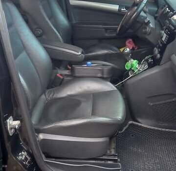 Черный Опель Зафира, объемом двигателя 1.91 л и пробегом 370 тыс. км за 5500 $, фото 10 на Automoto.ua