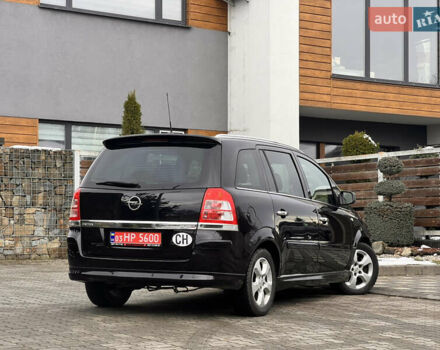 Черный Опель Зафира, объемом двигателя 1.9 л и пробегом 172 тыс. км за 8000 $, фото 9 на Automoto.ua