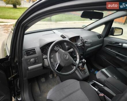 Черный Опель Зафира, объемом двигателя 1.7 л и пробегом 230 тыс. км за 7400 $, фото 3 на Automoto.ua