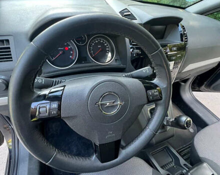 Черный Опель Зафира, объемом двигателя 1.8 л и пробегом 253 тыс. км за 7000 $, фото 7 на Automoto.ua