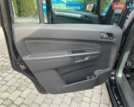 Черный Опель Зафира, объемом двигателя 1.7 л и пробегом 214 тыс. км за 6900 $, фото 8 на Automoto.ua