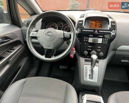 Черный Опель Зафира, объемом двигателя 1.9 л и пробегом 172 тыс. км за 8000 $, фото 12 на Automoto.ua