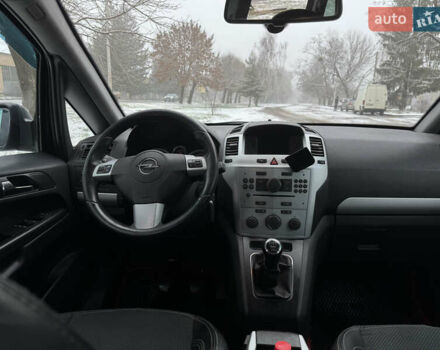 Черный Опель Зафира, объемом двигателя 1.7 л и пробегом 244 тыс. км за 7499 $, фото 59 на Automoto.ua