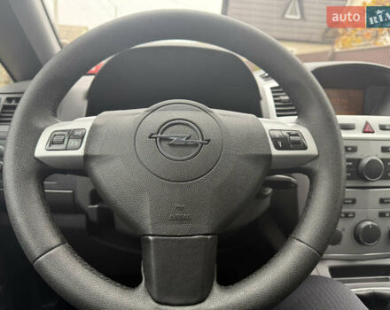 Черный Опель Зафира, объемом двигателя 1.6 л и пробегом 201 тыс. км за 7100 $, фото 25 на Automoto.ua