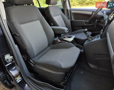 Черный Опель Зафира, объемом двигателя 2.2 л и пробегом 165 тыс. км за 8699 $, фото 32 на Automoto.ua