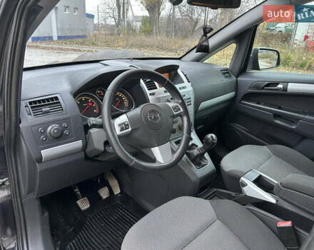 Черный Опель Зафира, объемом двигателя 1.91 л и пробегом 278 тыс. км за 6400 $, фото 24 на Automoto.ua