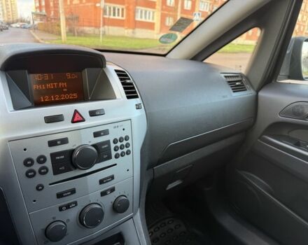 Черный Опель Зафира, объемом двигателя 1.6 л и пробегом 201 тыс. км за 7000 $, фото 11 на Automoto.ua