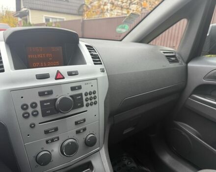 Черный Опель Зафира, объемом двигателя 1.6 л и пробегом 201 тыс. км за 7100 $, фото 12 на Automoto.ua