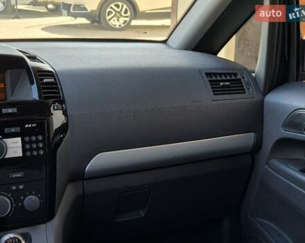 Черный Опель Зафира, объемом двигателя 2.2 л и пробегом 165 тыс. км за 8699 $, фото 51 на Automoto.ua