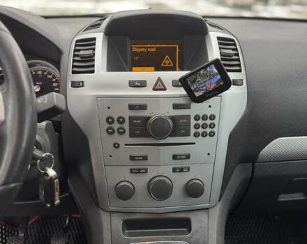 Черный Опель Зафира, объемом двигателя 1.7 л и пробегом 244 тыс. км за 7499 $, фото 64 на Automoto.ua