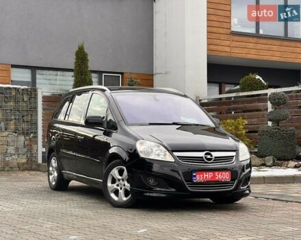 Черный Опель Зафира, объемом двигателя 1.9 л и пробегом 172 тыс. км за 8000 $, фото 3 на Automoto.ua