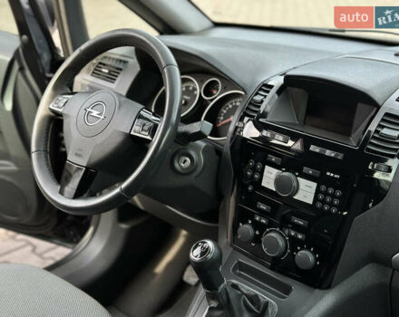 Чорний Опель Зафіра, об'ємом двигуна 1.8 л та пробігом 210 тис. км за 8199 $, фото 87 на Automoto.ua