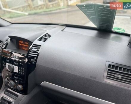 Черный Опель Зафира, объемом двигателя 1.6 л и пробегом 221 тыс. км за 7399 $, фото 57 на Automoto.ua