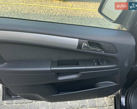 Черный Опель Зафира, объемом двигателя 0 л и пробегом 209 тыс. км за 8700 $, фото 17 на Automoto.ua