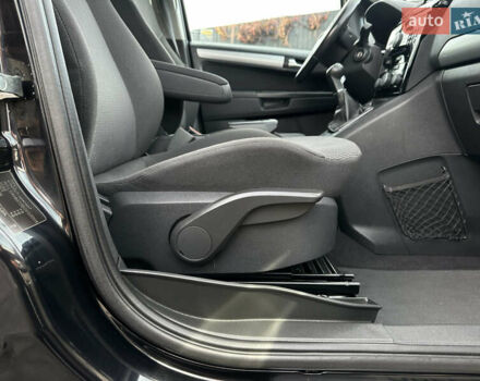 Чорний Опель Зафіра, об'ємом двигуна 1.8 л та пробігом 210 тис. км за 8199 $, фото 94 на Automoto.ua