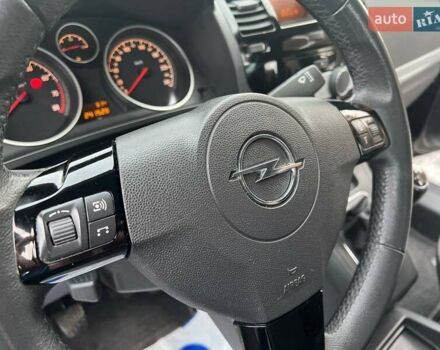 Черный Опель Зафира, объемом двигателя 1.6 л и пробегом 221 тыс. км за 7399 $, фото 46 на Automoto.ua