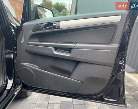 Черный Опель Зафира, объемом двигателя 1.6 л и пробегом 221 тыс. км за 7399 $, фото 60 на Automoto.ua