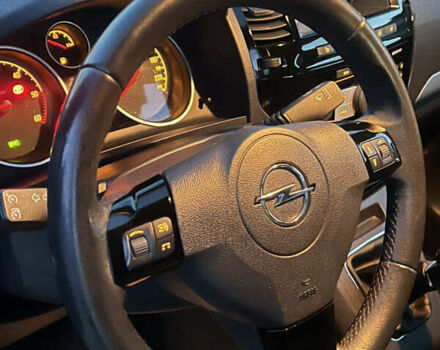 Черный Опель Зафира, объемом двигателя 1.7 л и пробегом 206 тыс. км за 8300 $, фото 12 на Automoto.ua