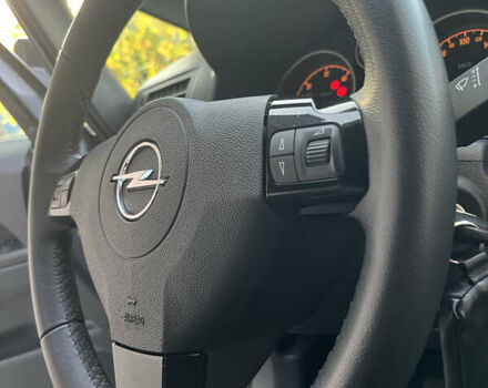 Черный Опель Зафира, объемом двигателя 0 л и пробегом 209 тыс. км за 8700 $, фото 21 на Automoto.ua