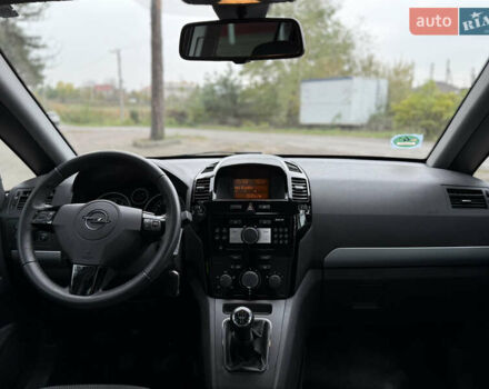 Черный Опель Зафира, объемом двигателя 1.6 л и пробегом 177 тыс. км за 7700 $, фото 25 на Automoto.ua