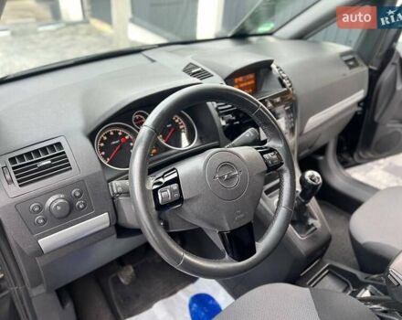 Черный Опель Зафира, объемом двигателя 1.6 л и пробегом 221 тыс. км за 7399 $, фото 43 на Automoto.ua