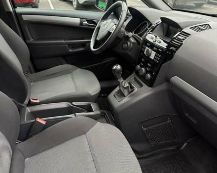 Черный Опель Зафира, объемом двигателя 1.6 л и пробегом 177 тыс. км за 7600 $, фото 9 на Automoto.ua