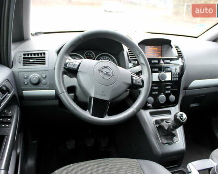 Черный Опель Зафира, объемом двигателя 1.8 л и пробегом 220 тыс. км за 7499 $, фото 64 на Automoto.ua