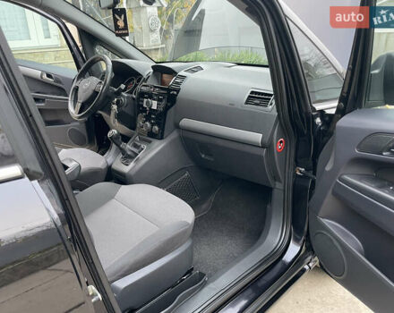 Черный Опель Зафира, объемом двигателя 1.7 л и пробегом 260 тыс. км за 6999 $, фото 26 на Automoto.ua